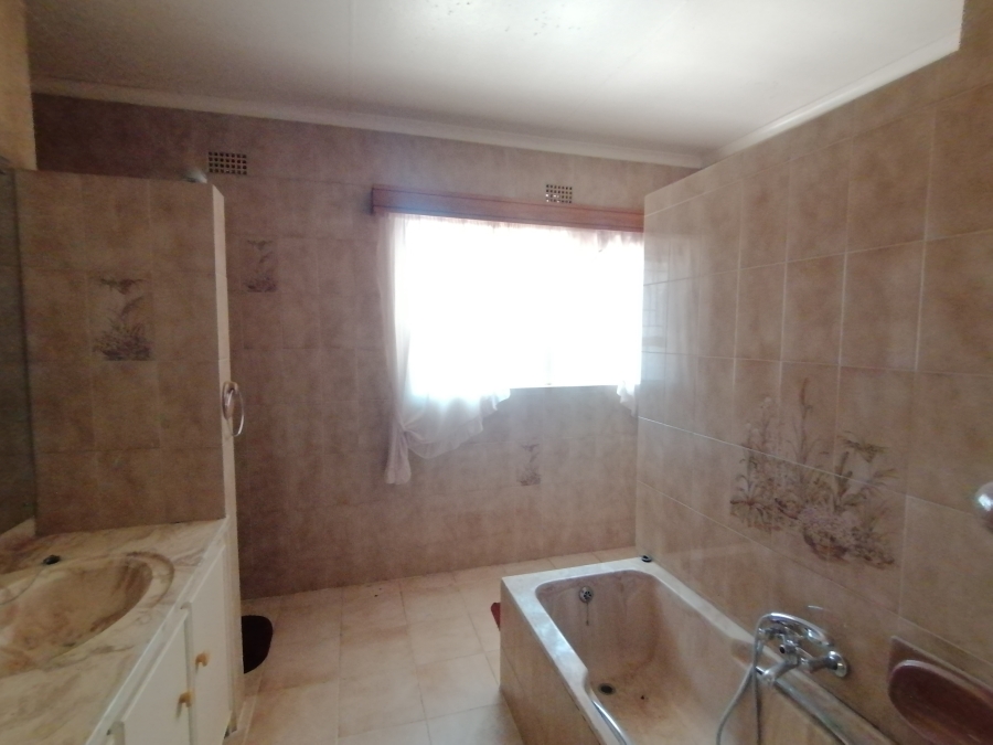 5 Bedroom Property for Sale in Vaal Park North West